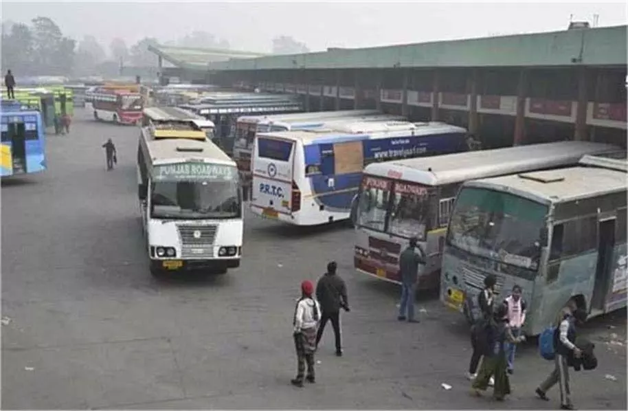 Punjab : रोडवेज कंडक्टर की पिटाई, निजी बस कर्मचारियों ने किया हमला Punjab : रोडवेज कंडक्टर की पिटाई, निजी बस कर्मचारियों ने किया हमला