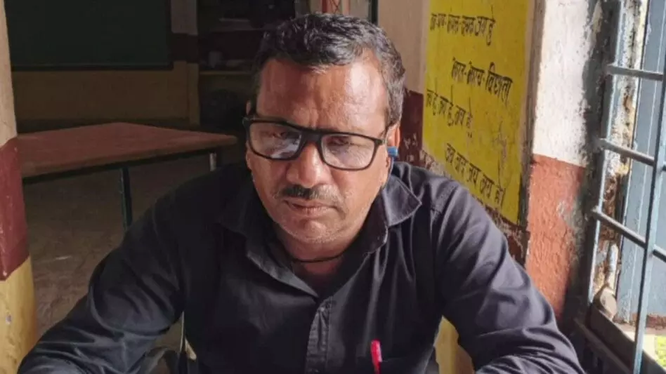 ड्यूटी से लौट रहे टीचर को आया हार्ट अटैक, बीच रास्ते में मौत ड्यूटी से लौट रहे टीचर को आया हार्ट अटैक, बीच रास्ते में मौत