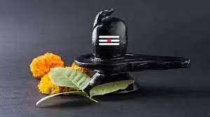 धर्म: जानिए शिवलिंग को स्पर्श करने के नियम धर्म: जानिए शिवलिंग को स्पर्श करने के नियम