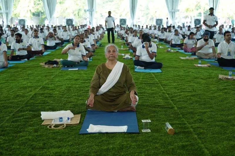 योग दिवस वैश्विक स्वास्थ्य आंदोलन के रूप में विकसित हुआ: निर्मला सीतारमण योग दिवस वैश्विक स्वास्थ्य आंदोलन के रूप में विकसित हुआ: निर्मला सीतारमण