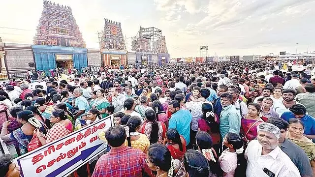 मदुरै में मुरुगा भक्तों का सम्मेलन आज पवन कल्याण होंगे शामिल मदुरै में मुरुगा भक्तों का सम्मेलन आज पवन कल्याण होंगे शामिल