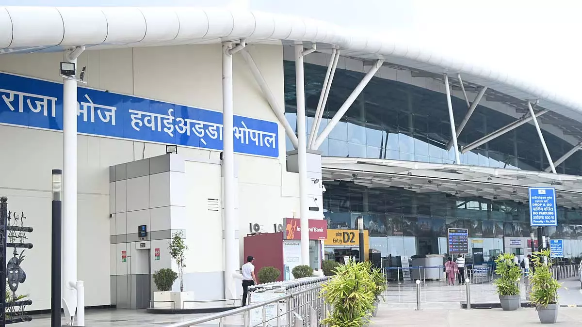 Bhopal : राजा भोज हवाई अड्डा अंतरराष्ट्रीय उड़ान कार्यक्रम के लिए तैयार Bhopal : राजा भोज हवाई अड्डा अंतरराष्ट्रीय उड़ान कार्यक्रम के लिए तैयार