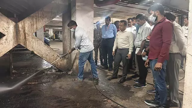 केआर मार्केट की सफाई के लिए BBMP ने की प्रभावी कार्रवाई: अधिकारियों को CCTV लगाने के निर्देश केआर मार्केट की सफाई के लिए BBMP ने की प्रभावी कार्रवाई: अधिकारियों को CCTV लगाने के निर्देश