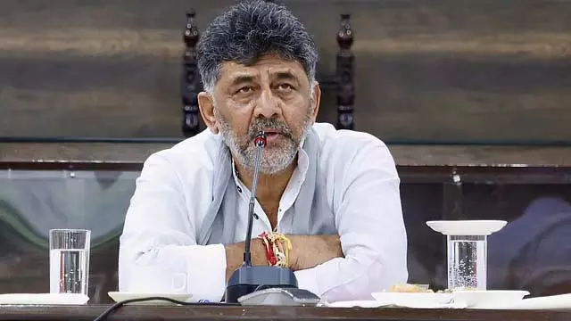Karnataka : डीसीएम ने बाढ़ के कारण जलाशय से प्रभावित किसानों को आश्वासन दिया Karnataka : डीसीएम ने बाढ़ के कारण जलाशय से प्रभावित किसानों को आश्वासन दिया