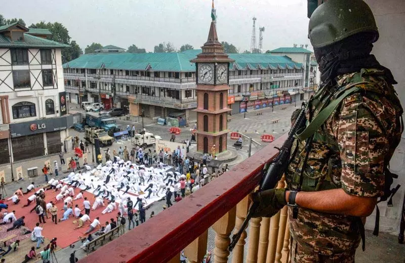 J&K में अंतर्राष्ट्रीय योग दिवस मनाया गया J&K में अंतर्राष्ट्रीय योग दिवस मनाया गया