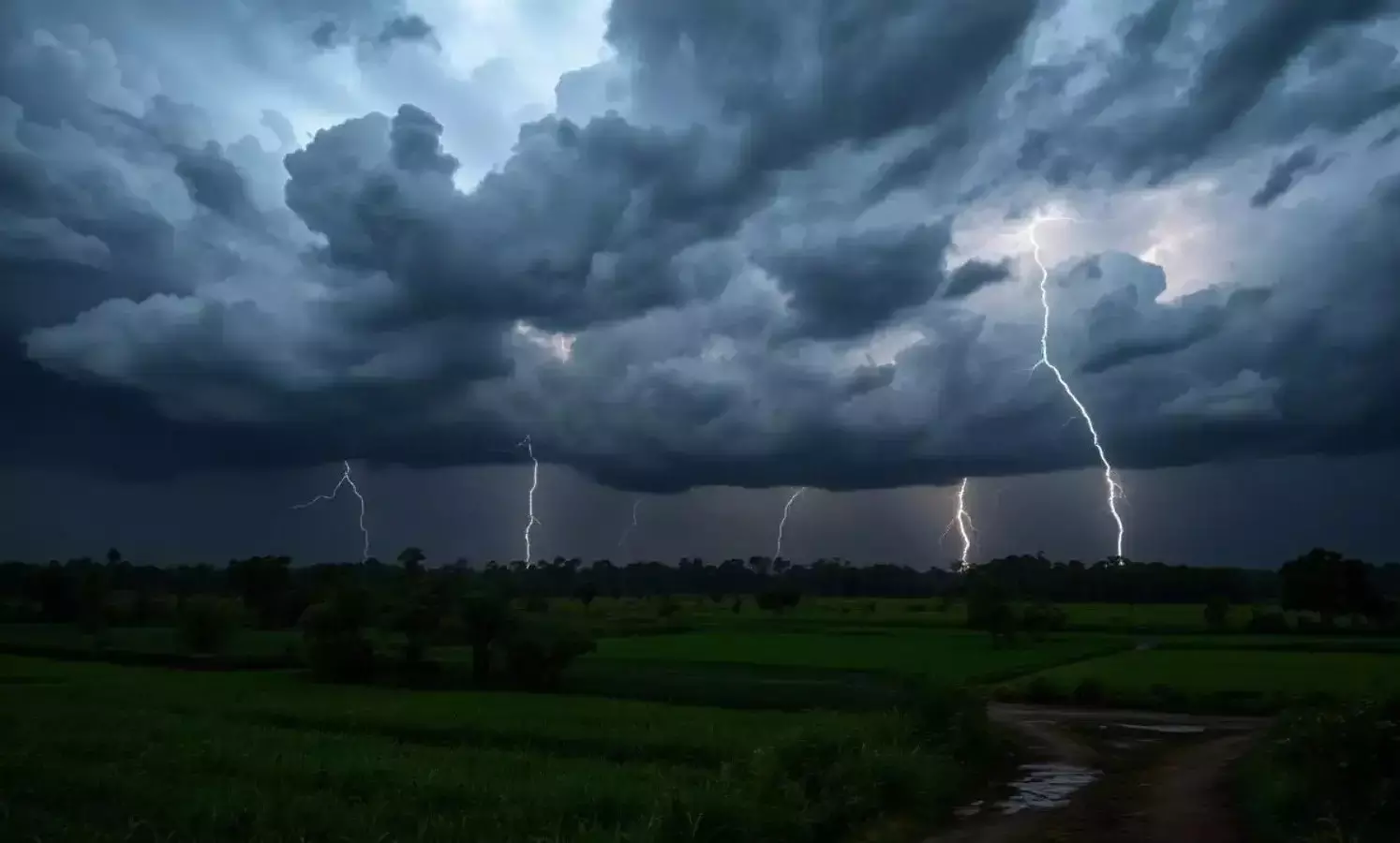 Bareilly: भारी बारिश की चेतावनी, तापमान में गिरावट संभव Bareilly: भारी बारिश की चेतावनी, तापमान में गिरावट संभव