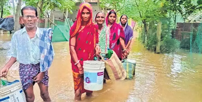 Odisha: झारखंड ने बैराज के गेट खोले, बालासोर में बाढ़ का खतरा Odisha: झारखंड ने बैराज के गेट खोले, बालासोर में बाढ़ का खतरा
