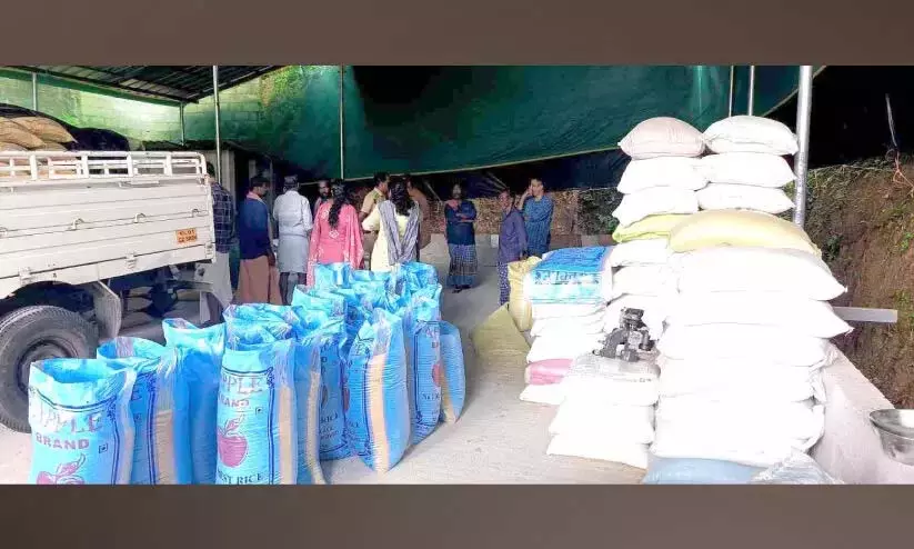 Kerala : बिना दस्तावेज के राशन जब्त Kerala : बिना दस्तावेज के राशन जब्त