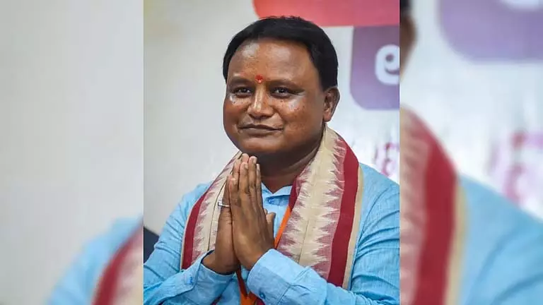 केंदू पत्ता तोड़ने वालों ने वित्तीय सहायता के लिए CM मोहन चरण माझी को धन्यवाद दिया केंदू पत्ता तोड़ने वालों ने वित्तीय सहायता के लिए CM मोहन चरण माझी को धन्यवाद दिया