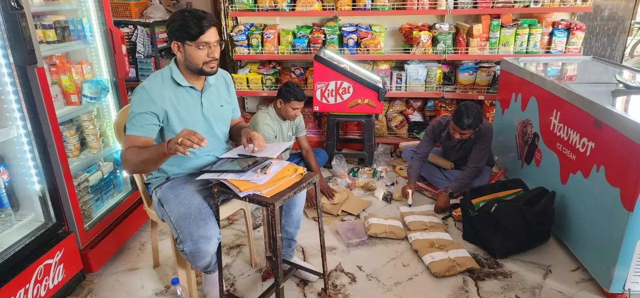होटलों और ढाबों में प्रशासन का छापा, सैंपल भेजी गई लैब होटलों और ढाबों में प्रशासन का छापा, सैंपल भेजी गई लैब