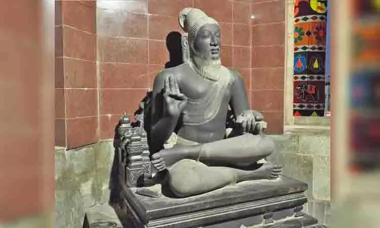 Tiruvalluvar: विश्व स्तर पर पूजे जाने वाले तमिल प्रतीक Tiruvalluvar: विश्व स्तर पर पूजे जाने वाले तमिल प्रतीक