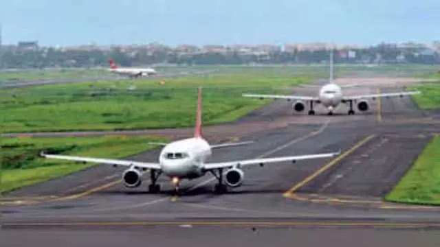 Mumbai : एयरपोर्ट पर फ्लाइट छूटने से बौखलाया युवक, अवैध एंट्री पर हुई कार्रवाई Mumbai : एयरपोर्ट पर फ्लाइट छूटने से बौखलाया युवक, अवैध एंट्री पर हुई कार्रवाई