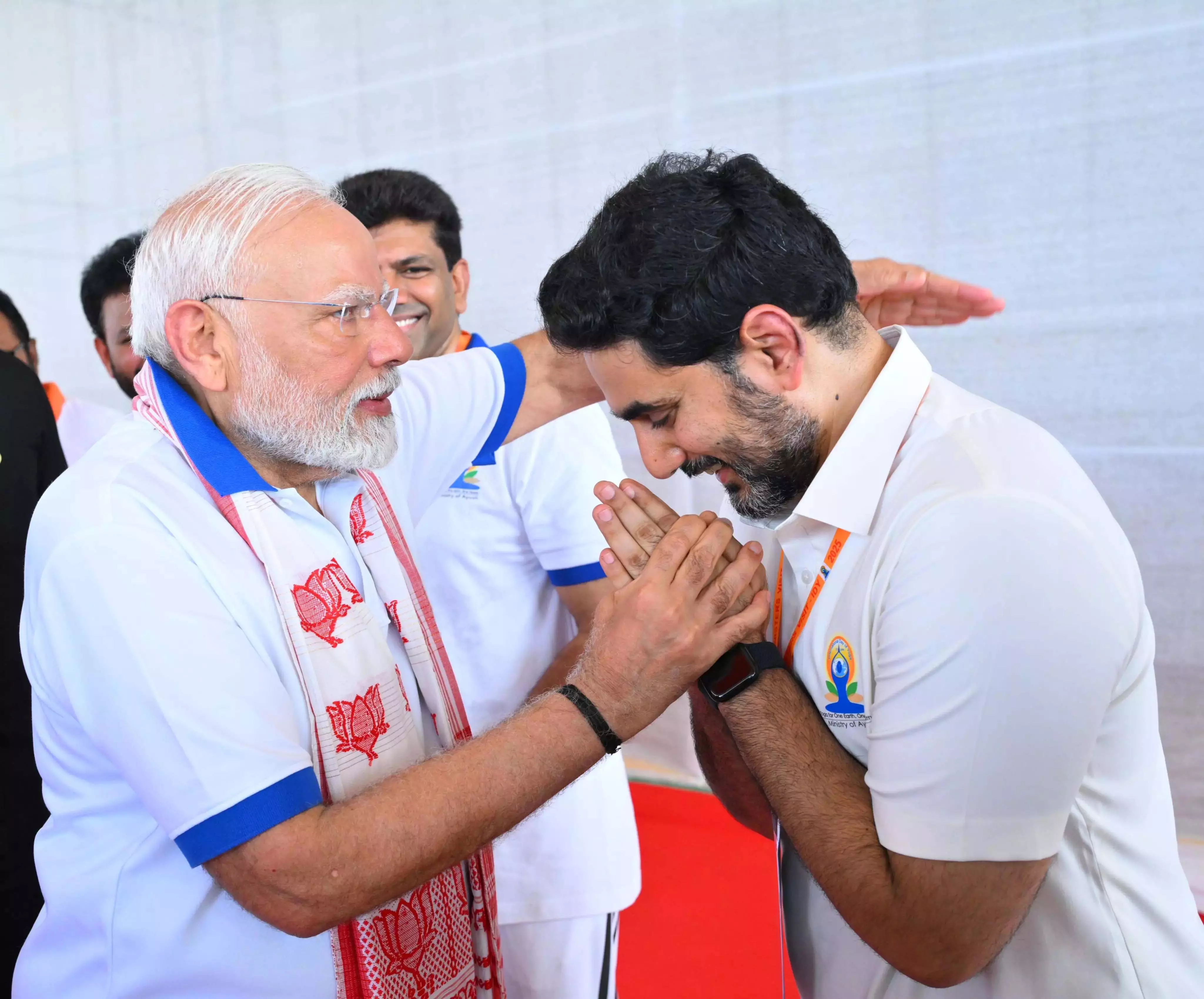 लोकेश के नेतृत्व में योग एक उत्सव बन गया: Modi लोकेश के नेतृत्व में योग एक उत्सव बन गया: Modi