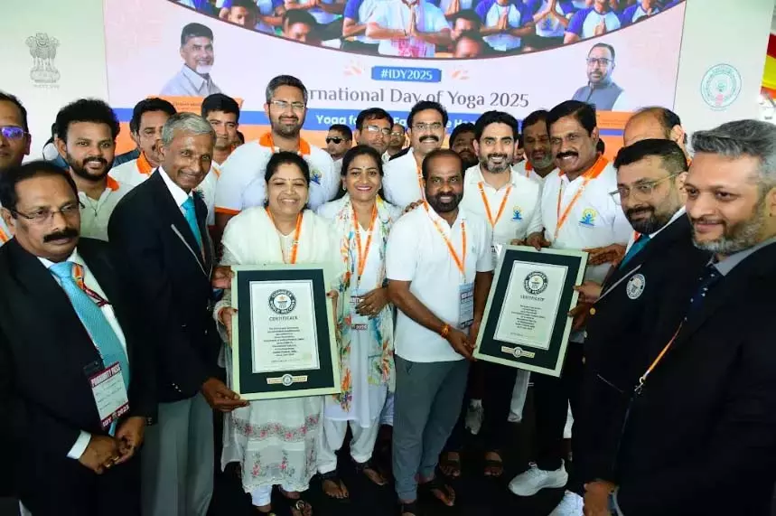 Andhra: योगांध्र 2025 ने दो नए गिनीज वर्ल्ड रिकॉर्ड बनाए Andhra: योगांध्र 2025 ने दो नए गिनीज वर्ल्ड रिकॉर्ड बनाए