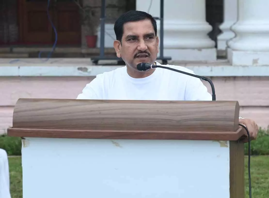 देश हित से मतलब नहीं, सिर्फ राजनीति करती हैं सोनिया गांधी : केंद्रीय मंत्री तोखन साहू देश हित से मतलब नहीं, सिर्फ राजनीति करती हैं सोनिया गांधी : केंद्रीय मंत्री तोखन साहू