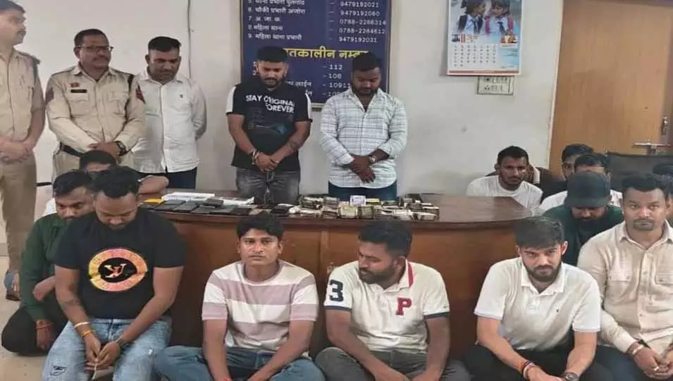 50 लाख जब्त कर 10 लाख बताया, जुआ फंड में हुई कार्रवाई पर जांच शुरू 50 लाख जब्त कर 10 लाख बताया, जुआ फंड में हुई कार्रवाई पर जांच शुरू
