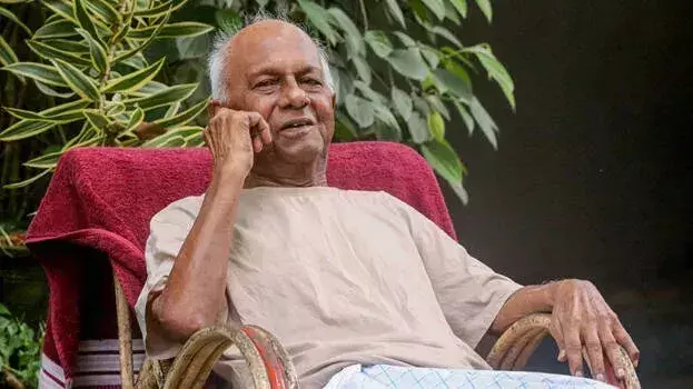 Kerala कौमुदी के वरिष्ठ पत्रकार नायर को स्वदेशी केसरी पुरस्कार से नवाजा गया Kerala कौमुदी के वरिष्ठ पत्रकार नायर को स्वदेशी केसरी पुरस्कार से नवाजा गया