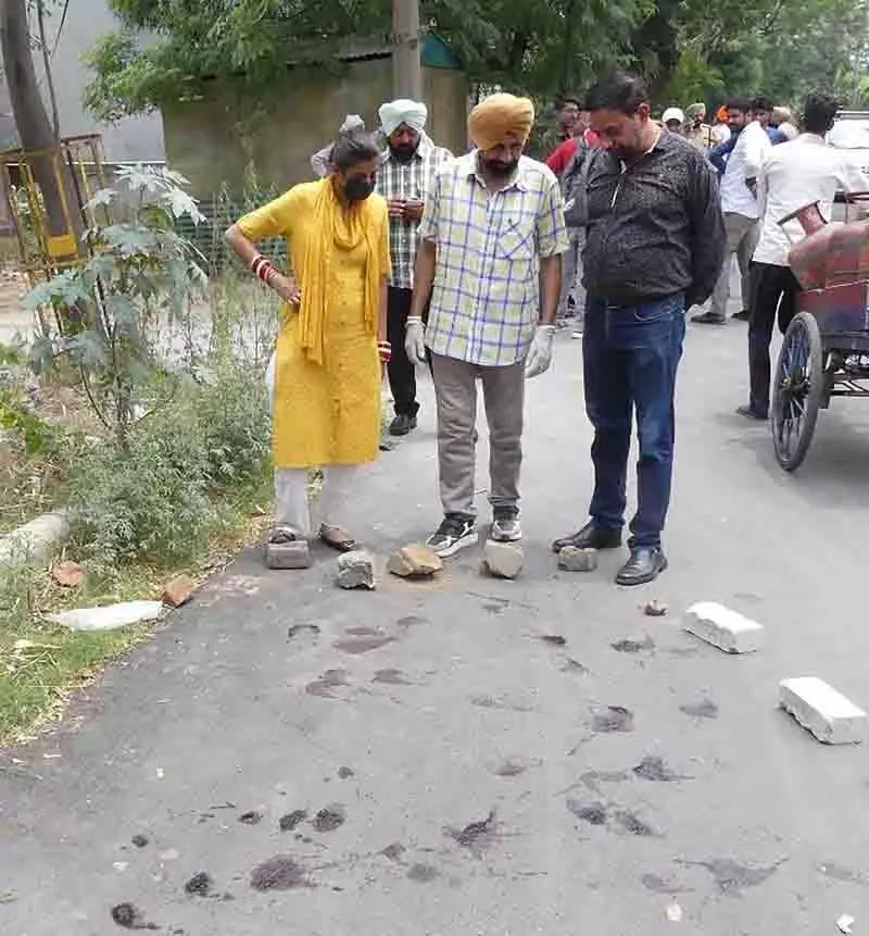 IAS अधिकारी के गनर ने की गोलीबारी में 1 घायल, पुलिस ने जांच शुरू की IAS अधिकारी के गनर ने की गोलीबारी में 1 घायल, पुलिस ने जांच शुरू की