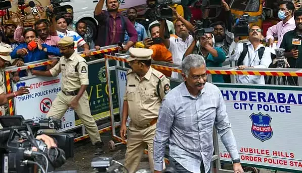 Telangana: टैप केस के आरोपियों ने एक-दूसरे पर आरोप लगाए Telangana: टैप केस के आरोपियों ने एक-दूसरे पर आरोप लगाए