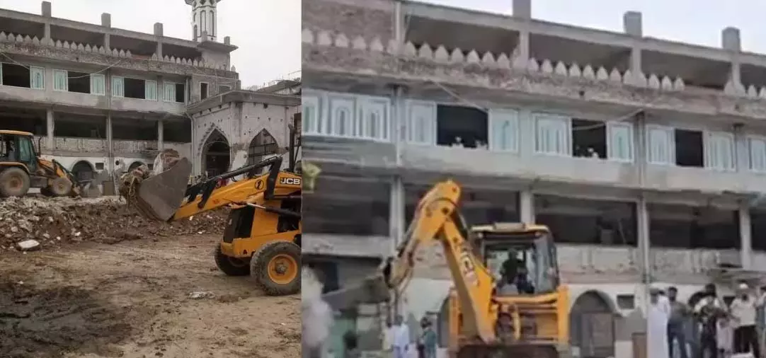 Delhi : जामा मस्जिद के वजूखाने पर चला बुलडोजर, माहौल तनावपूर्ण Delhi : जामा मस्जिद के वजूखाने पर चला बुलडोजर, माहौल तनावपूर्ण