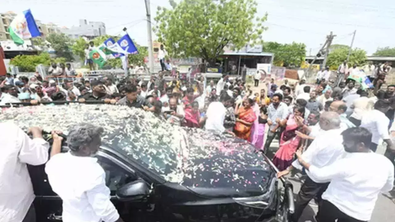 Andhra के गुंटूर में जगन मोहन रेड्डी की रैली के दौरान एक व्यक्ति की मौत के मामले में नया मोड़ आया Andhra के गुंटूर में जगन मोहन रेड्डी की रैली के दौरान एक व्यक्ति की मौत के मामले में नया मोड़ आया