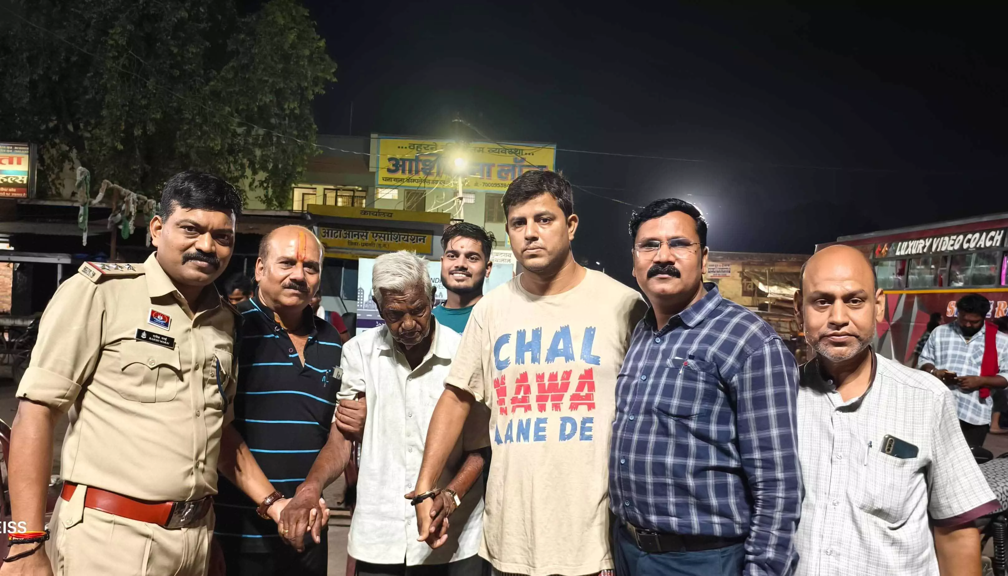 लापता रिटायर्ड डॉक्टर सकुशल हालत में मिला, धमतरी पुलिस की त्वरित कार्रवाई रंग लाई लापता रिटायर्ड डॉक्टर सकुशल हालत में मिला, धमतरी पुलिस की त्वरित कार्रवाई रंग लाई