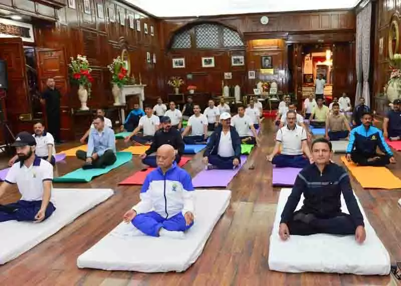 अंतरराष्ट्रीय Yoga Day पर राज्यपाल ने कहा, योग दुनिया को भारत का उपहार है अंतरराष्ट्रीय Yoga Day पर राज्यपाल ने कहा, योग दुनिया को भारत का उपहार है