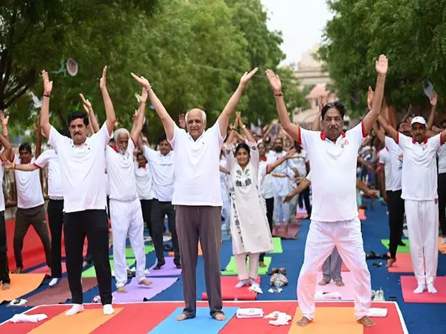 CM भूपेंद्र पटेल वडनगर में राज्य स्तरीय योग दिवस समारोह में शामिल हुए, गिनीज वर्ल्ड रिकॉर्ड बनाया CM भूपेंद्र पटेल वडनगर में राज्य स्तरीय योग दिवस समारोह में शामिल हुए, गिनीज वर्ल्ड रिकॉर्ड बनाया