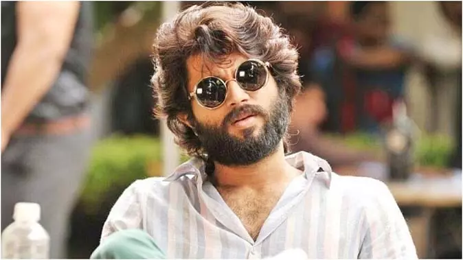 Vijay Deverakonda : लगा गंभीर आरोप, पुलिस में दर्ज हुई शिकायत Vijay Deverakonda : लगा गंभीर आरोप, पुलिस में दर्ज हुई शिकायत