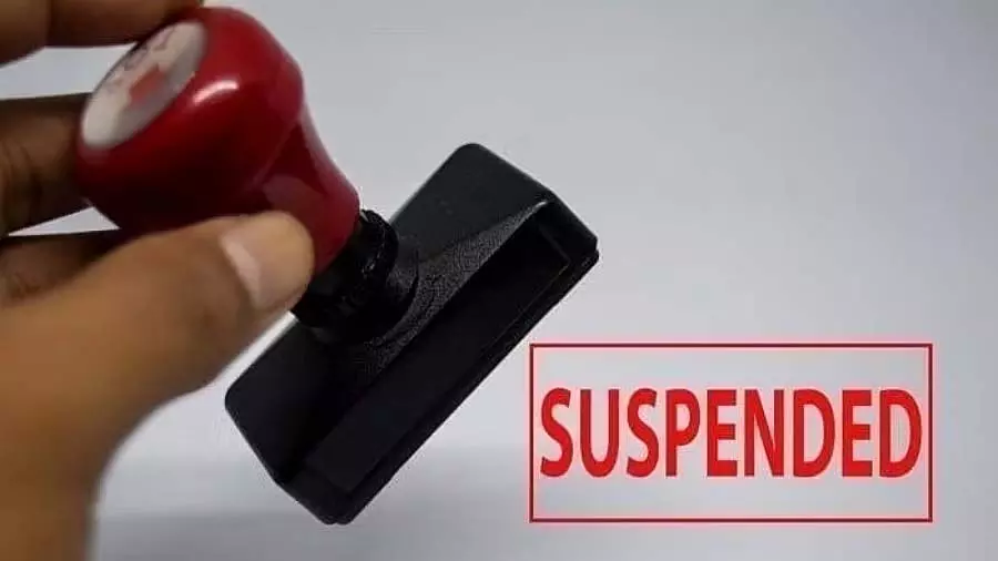 Karnataka: लोकायुक्त पुलिस द्वारा गिरफ्तार किए गए खान विभाग के उप निदेशक को अब निलंबित कर दिया Karnataka: लोकायुक्त पुलिस द्वारा गिरफ्तार किए गए खान विभाग के उप निदेशक को अब निलंबित कर दिया