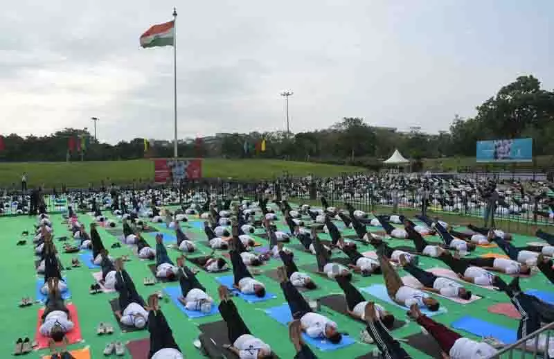 Chandigarh में 312 स्थानों पर योग दिवस मनाया गया, 33,000 लोगों ने किया योग Chandigarh में 312 स्थानों पर योग दिवस मनाया गया, 33,000 लोगों ने किया योग