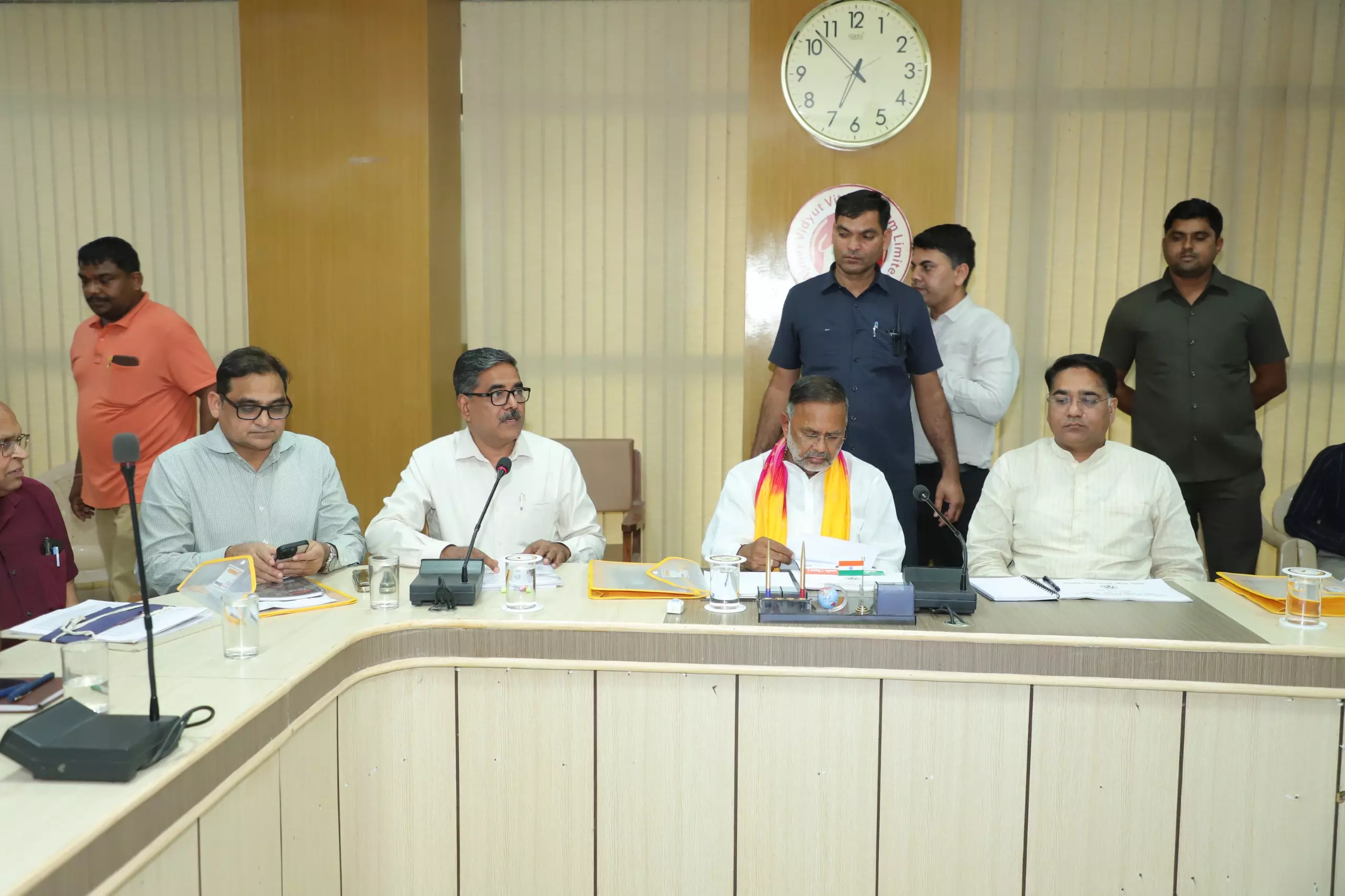 Jaipur : ऊर्जा मंत्री की AVVNL अधिकारियों संग बैठक, उपभोक्ताओं को निर्बाध बिजली देने पर जोर Jaipur : ऊर्जा मंत्री की AVVNL अधिकारियों संग बैठक, उपभोक्ताओं को निर्बाध बिजली देने पर जोर