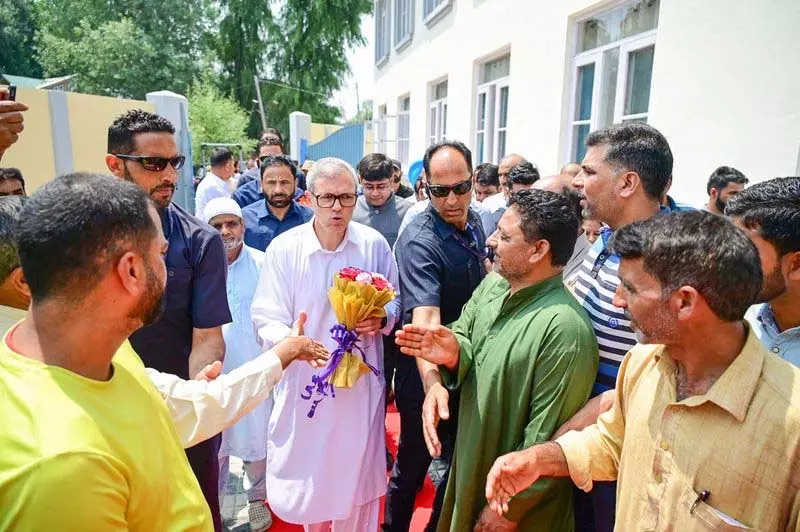 Omar ने गंदेरबल में मैरिज हॉल का उद्घाटन किया, पुल की आधारशिला रखी Omar ने गंदेरबल में मैरिज हॉल का उद्घाटन किया, पुल की आधारशिला रखी