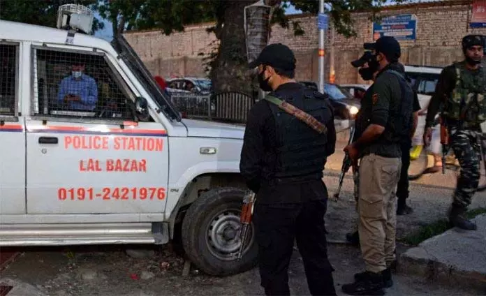 Jammu: 2002 के पुलिस दल पर हमले के मामले में अभियोजन पक्ष की विफलता के कारण तीन लोग बरी Jammu: 2002 के पुलिस दल पर हमले के मामले में अभियोजन पक्ष की विफलता के कारण तीन लोग बरी