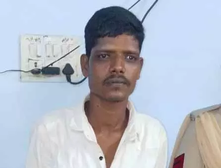 कुकरी पारा में चाकू लेकर घूम रहा बदमाश गिरफ्तार कुकरी पारा में चाकू लेकर घूम रहा बदमाश गिरफ्तार