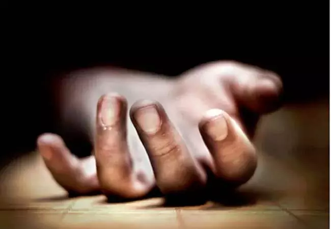 Telangana : युवक ने लॉज में फांसी लगाकर की आत्महत्या Telangana : युवक ने लॉज में फांसी लगाकर की आत्महत्या