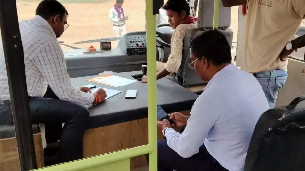 44 स्कूल बसों की जांच, 4 बसों पर जुर्माना, चालकों की स्वास्थ्य जांच भी की गई 44 स्कूल बसों की जांच, 4 बसों पर जुर्माना, चालकों की स्वास्थ्य जांच भी की गई