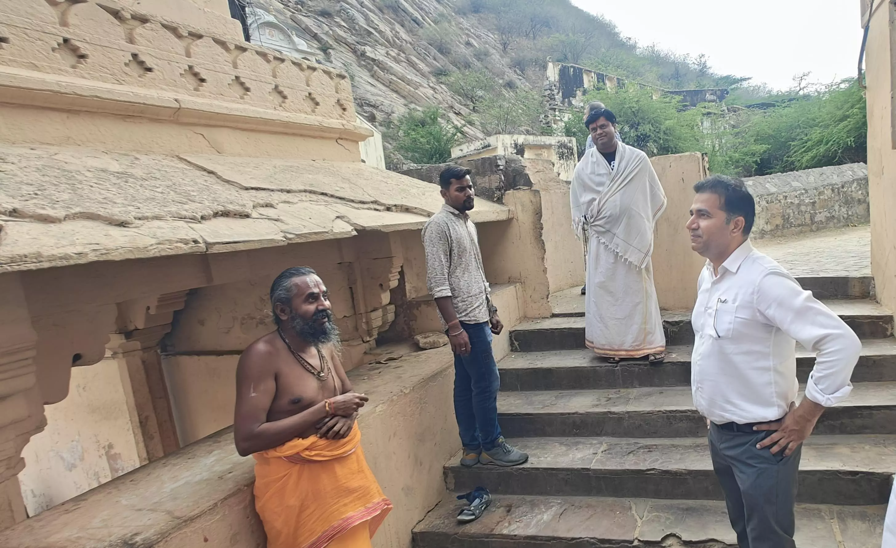 Jaipur: जिला कलेक्टर डॉ. जितेन्द्र कुमार सोनी कर रहे विकास कार्यों की निरंतर मॉनिटरिंग Jaipur: जिला कलेक्टर डॉ. जितेन्द्र कुमार सोनी कर रहे विकास कार्यों की निरंतर मॉनिटरिंग