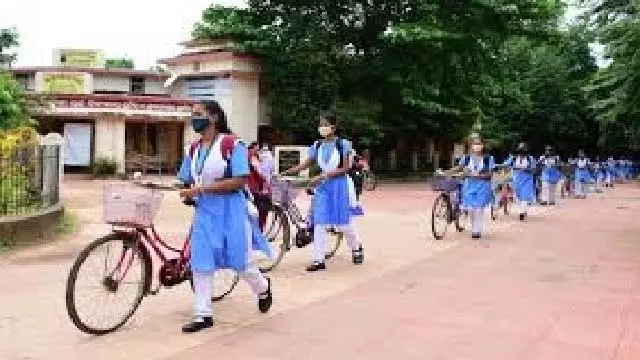 Odisha : सरकार की नई योजना, 15 जुलाई से बच्चों को मिलेगा स्कूल यूनिफॉर्म Odisha : सरकार की नई योजना, 15 जुलाई से बच्चों को मिलेगा स्कूल यूनिफॉर्म