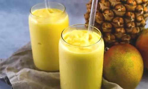 Mango-Pineapple Smoothie :दो फलों को मिलाकर बनी ये डिश शरीर के लिए है बेहद फायदेमंद
