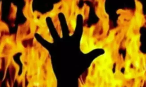 भांजी से इश्क, मामा ने अपनी पत्नी को जिंदा जलाने की कोशिश की