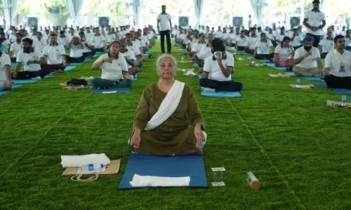 योग दिवस वैश्विक स्वास्थ्य आंदोलन के रूप में विकसित हुआ: निर्मला सीतारमण योग दिवस वैश्विक स्वास्थ्य आंदोलन के रूप में विकसित हुआ: निर्मला सीतारमण