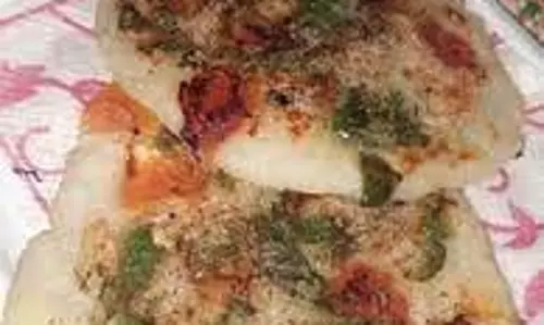 Recipe: कुछ हल्का और टेस्टी खाना है तो बनाइए साउथ का मशहूर उत्तपम