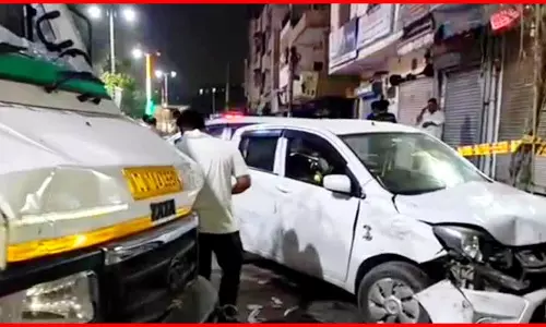 तेज रफ्तार मिनी ट्रक का कहर, कई लोग घायल, VIDEO