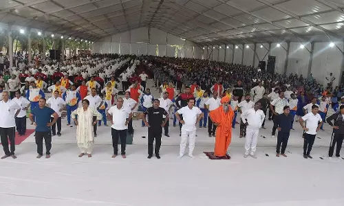 Ujjain: अंतर्राष्ट्रीय योग दिवस कार्यक्रम में आम लोगों के साथ शामिल हुए नेता और अधिकारी