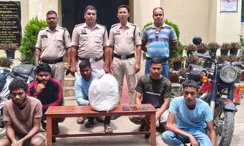 5 लड़के निकले थे नशीली सिरप की सप्लाई करने, बुलेट और पल्सर के साथ गिरफ्तार