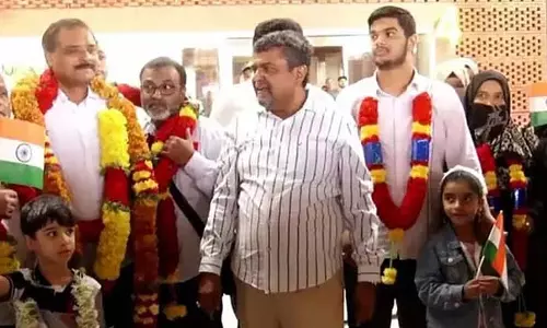 Karnataka : ईरान में फंसे एक ही गांव के 16 कन्नड़ लोग बेंगलुरु लौटे Karnataka : ईरान में फंसे एक ही गांव के 16 कन्नड़ लोग बेंगलुरु लौटे