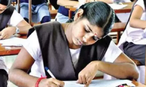 Karnataka: छात्रों को सरकारी स्कूल में स्थानांतरित करने पर कॉन्वेंट स्कूल पर मामला दर्ज Karnataka: छात्रों को सरकारी स्कूल में स्थानांतरित करने पर कॉन्वेंट स्कूल पर मामला दर्ज