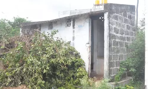 Gadag : सरकारी स्कूलों को स्वच्छ शौचालयों की जरूरत