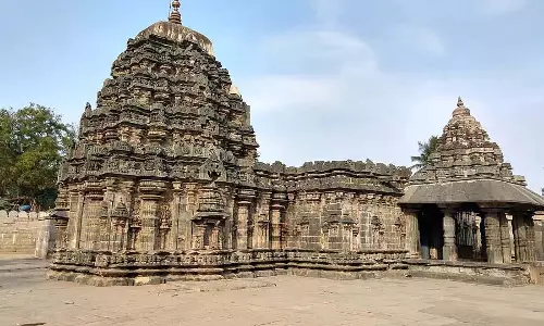 धारवाड़ में चालुक्य युग का मंदिर: अमृतेश्वर, मूर्तिकला की उत्कृष्ट कृति धारवाड़ में चालुक्य युग का मंदिर: अमृतेश्वर, मूर्तिकला की उत्कृष्ट कृति